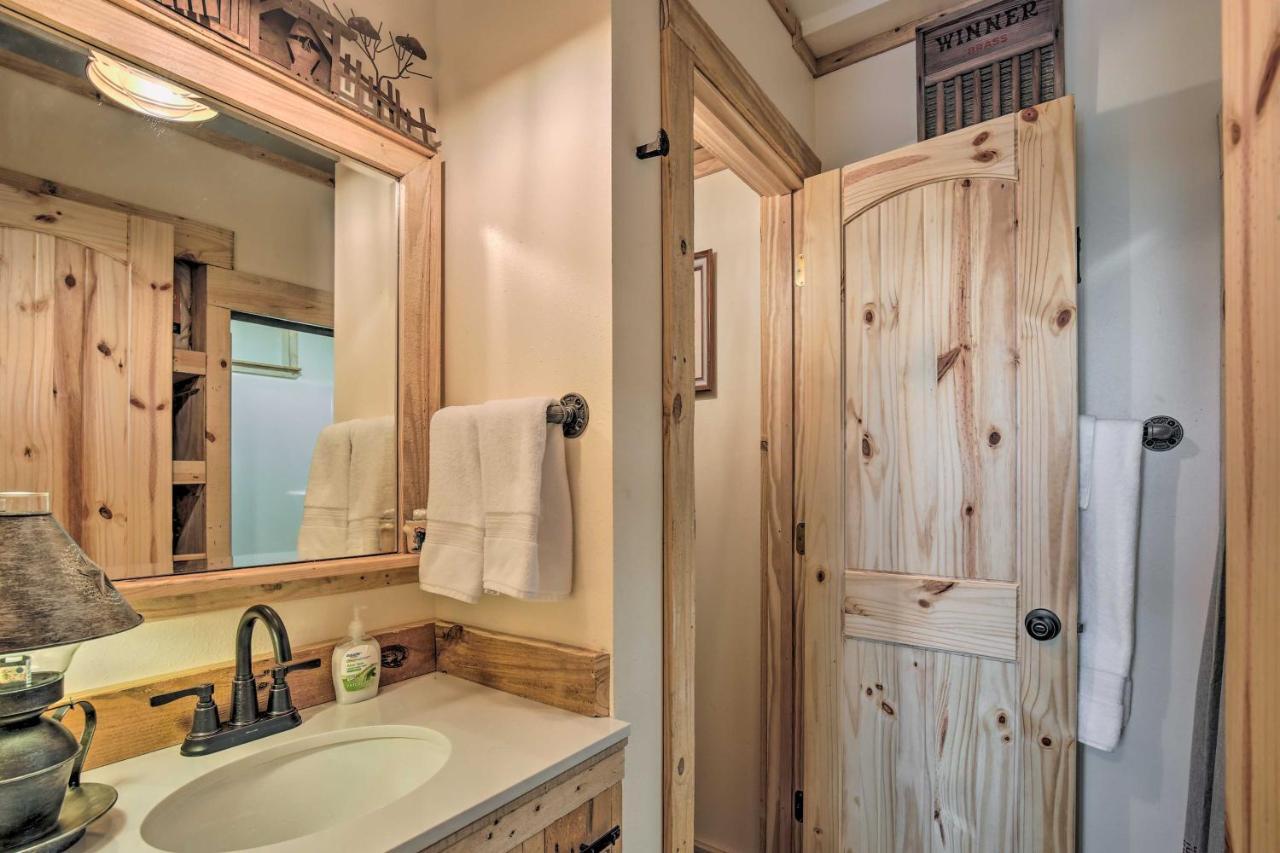 Kerrville Converted Barn Tiny Home With Kayaks! Екстериор снимка